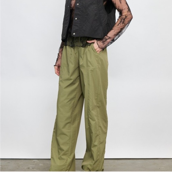 Elastic Drawstring Waist and Bottom Detail - Picture 4 of 6